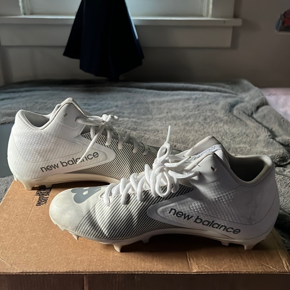 New Balance Women’s Mid-Cut Rush Cleat